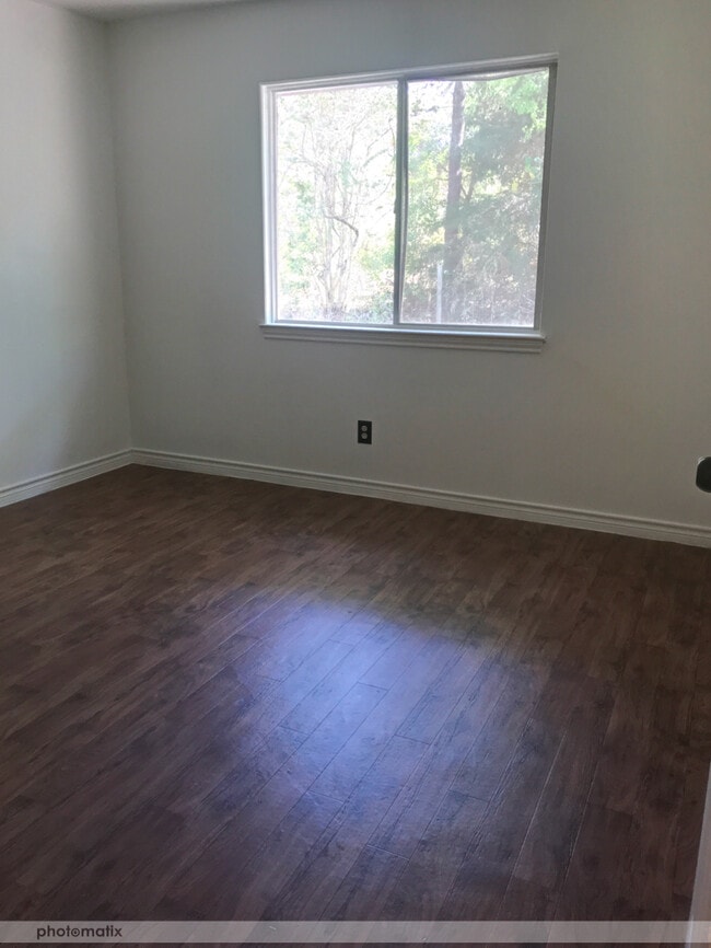 Building Photo - 4912 Shady Oak