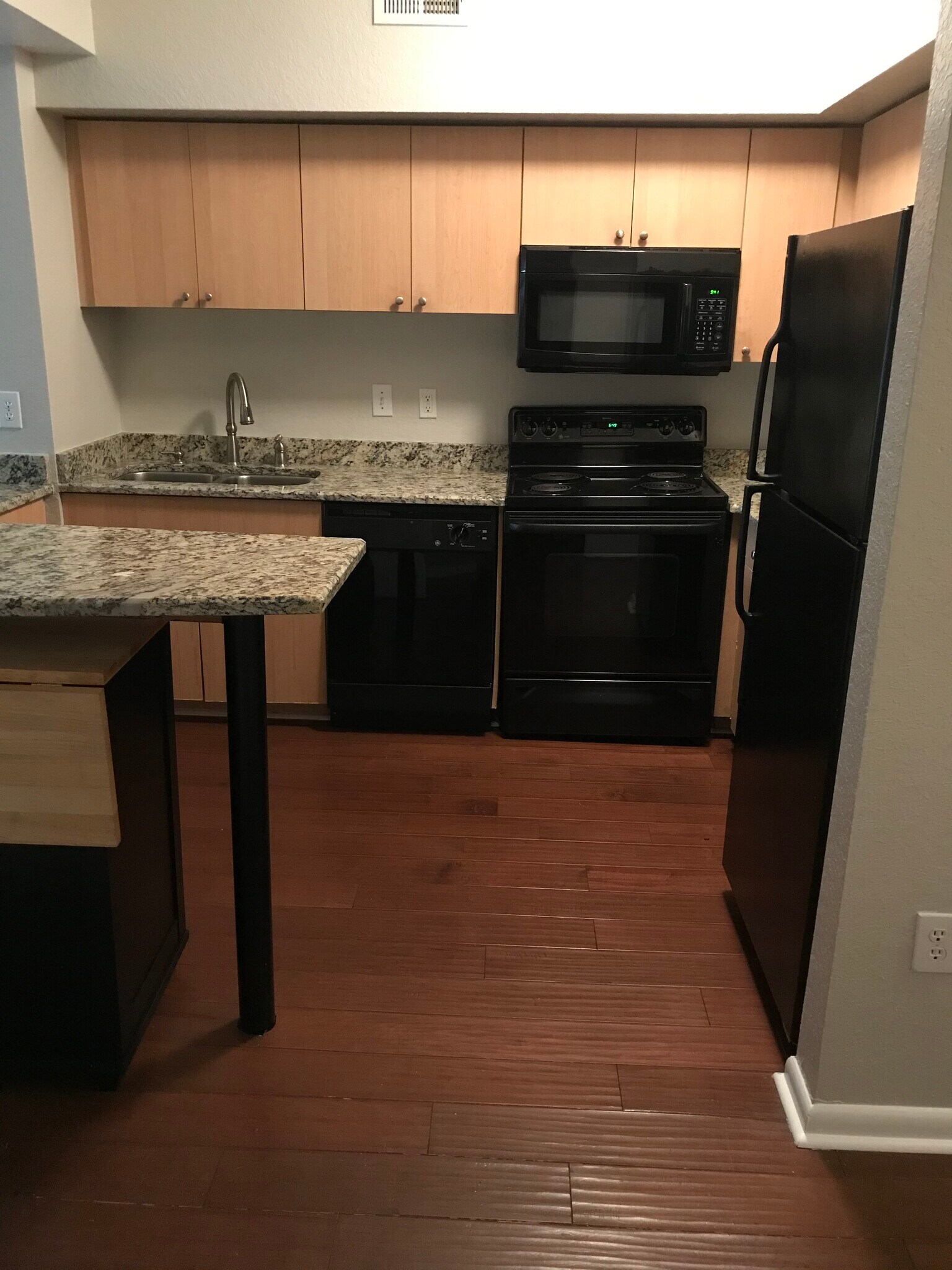 Building Photo - 520 S Armenia Ave