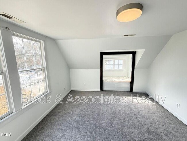 Building Photo - 121 Marilou Ln