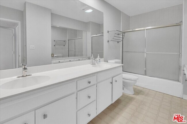 Building Photo - 4647 Willis Ave