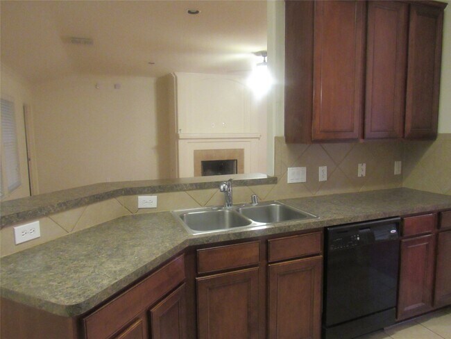 Building Photo - 2611 Colony Haven Cir