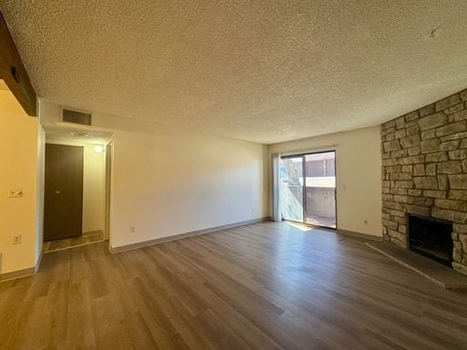 Building Photo - Lovely 1 Bedroom, 1 Bathroom Lakewood Condo! Community POOL!!!
