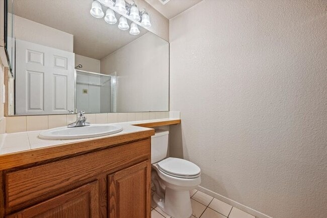 Building Photo - Beautiful 4-Bedroom Home in Lakewood with Finished Basement & Private Backyard