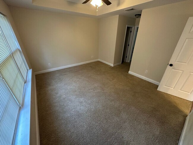 Building Photo - 1613 Hucknall Pl