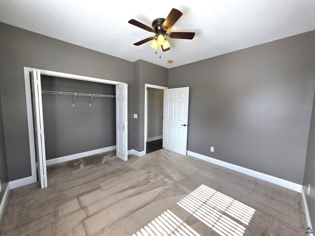 Building Photo - 412 Nandina Ct