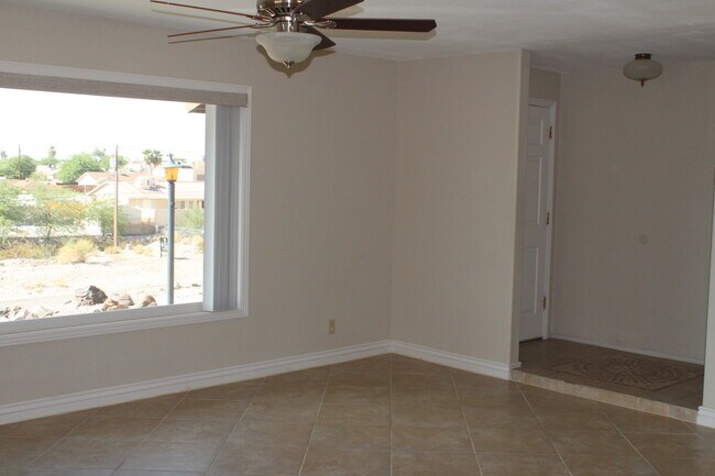 Building Photo - Remodeled 3 Bed 2 Bath Long Term Rental!