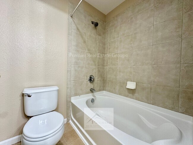 Building Photo - 8486 Meadowcrest Dr