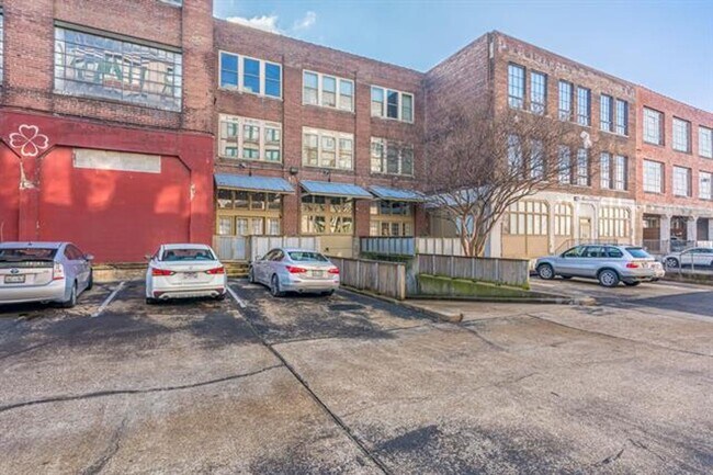 Building Photo - 413 S Main St