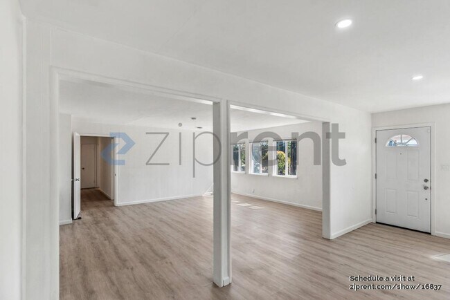 Building Photo - 1967 Solano Way