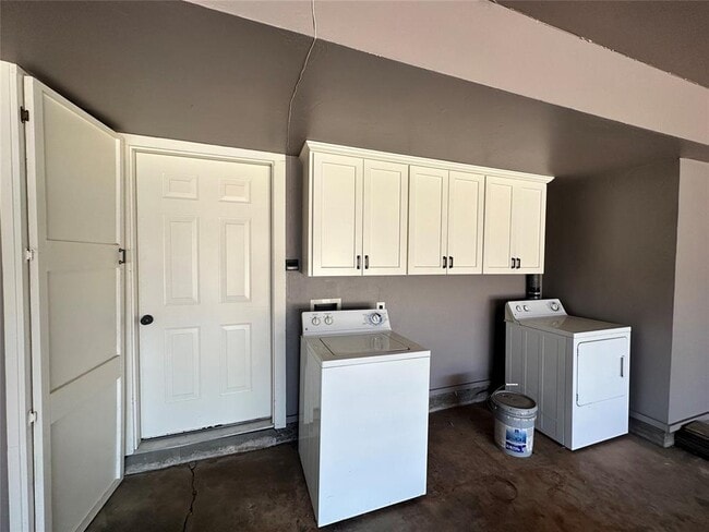 Building Photo - 1321 Garland Dr