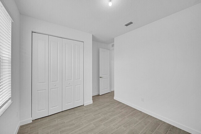 Building Photo - 3581 Angler Dr