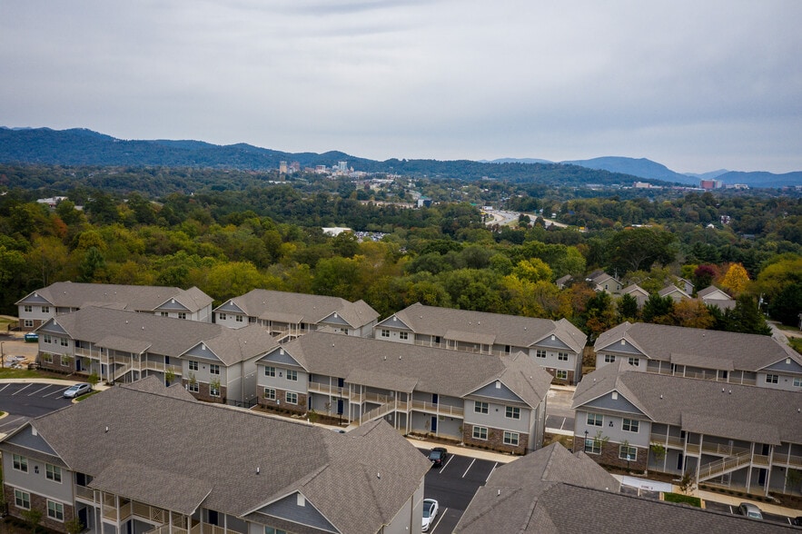 White Oak Grove Apartments 1 Hazel Knoll Cir Asheville NC 28806