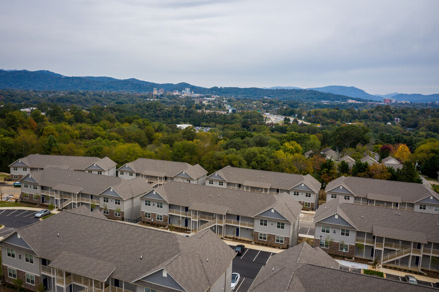 Primary Photo - White Oak Grove Apartments