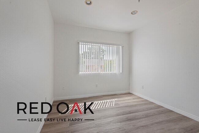 Building Photo - Beautiful and Spacious Two Bedroom with an...