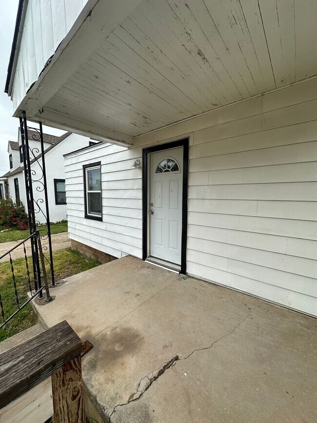 Building Photo - 1003 S Alabama St