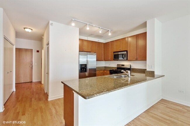 Building Photo - 451 W Huron St