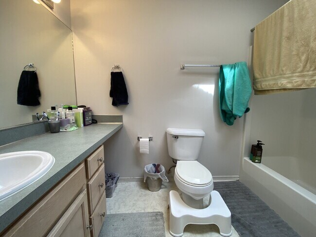 Building Photo - Quiet Corner Townhome | 2 Bed + 2 Bath | Spacious Bedrooms | Pet Friendly | W/D | $1,900/mo