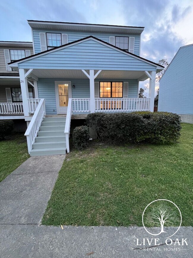 Building Photo - 912 Pineland Ave