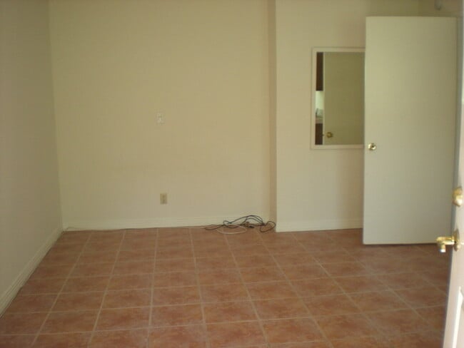 Building Photo - 2120 Stewart St