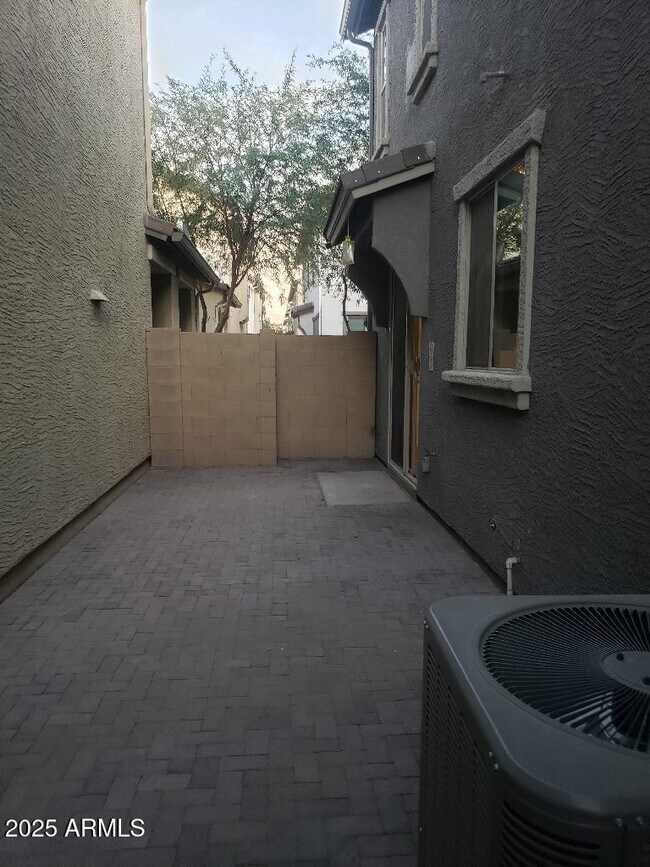 Building Photo - 5750 W Raymond St