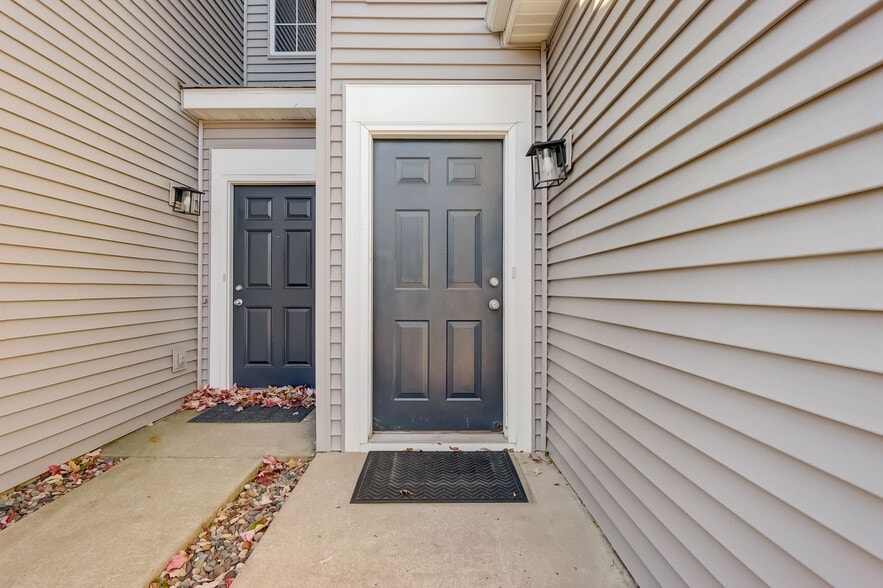 Front door (right) - 1222 Bergmann Dr