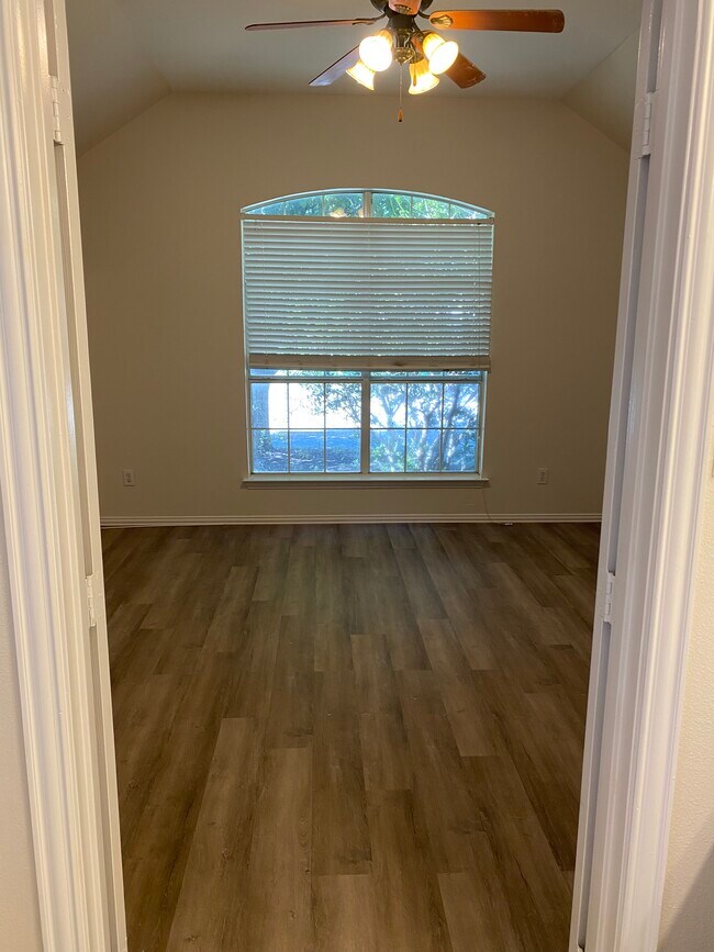 Building Photo - 5205 Crossvine Ln