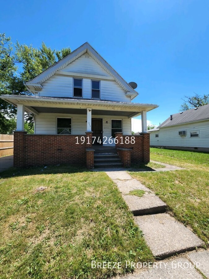 Building Photo - 713 Orchard St