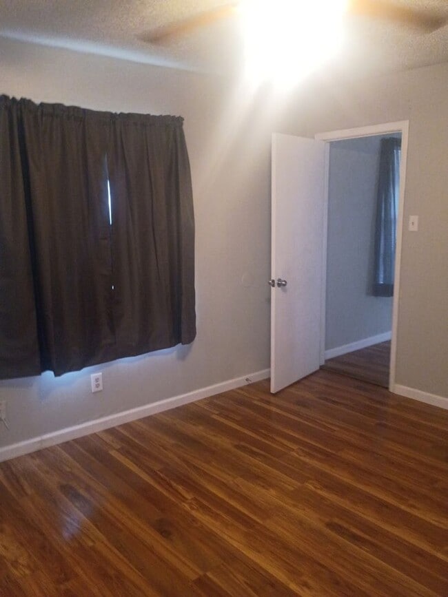 Building Photo - Updated 3/2 Home with 2-Car Garage + Air-Conditioned Workshop!