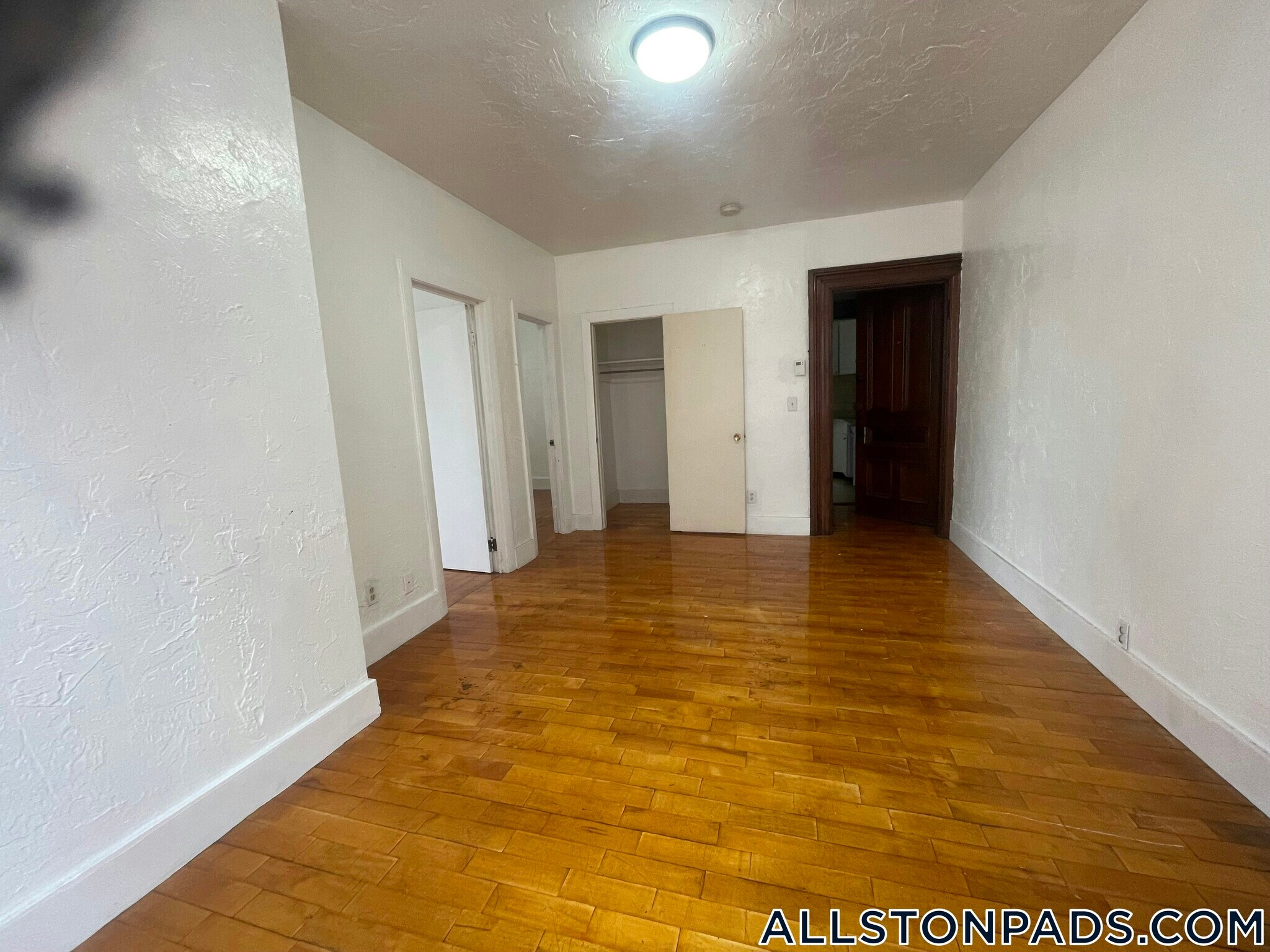 Building Photo - 4 Adella Pl