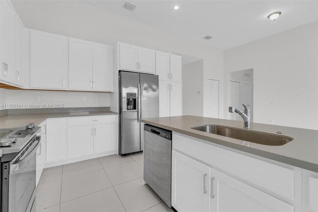 Building Photo - 19447 SW 124th Ave