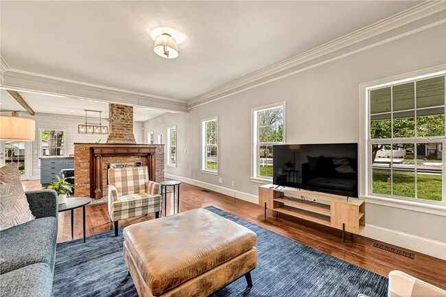 Building Photo - 801 NW C St