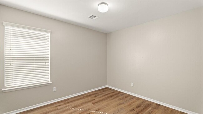 Building Photo - 621 Christian Ln