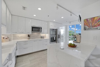 Building Photo - 4114 W Palm Aire Dr