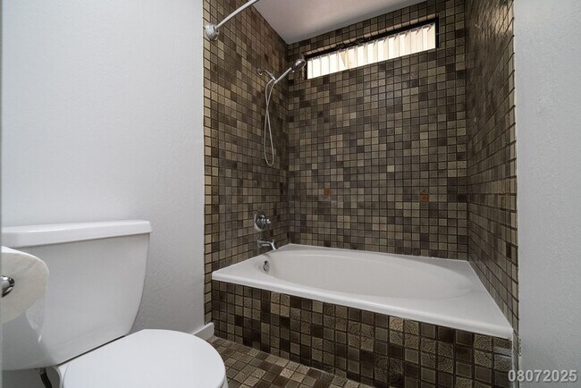 Building Photo - Newly Renovated 3 BD/2 BA Home with 2 Car ...