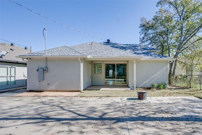 Building Photo - 2704 Gordon Ave