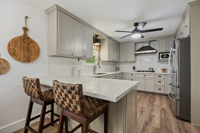 Building Photo - 326 Bayou View Dr