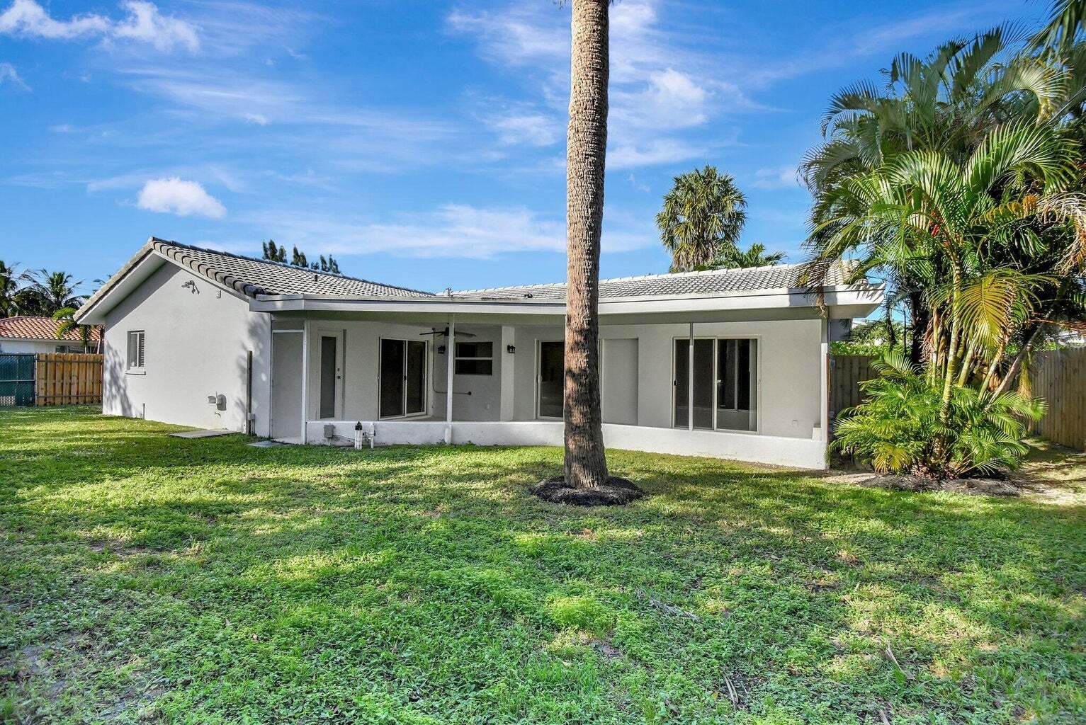 Building Photo - 1060 NW 6th Ter