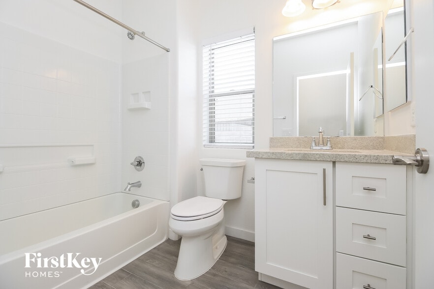 Building Photo - 5699 E Red Bird Ln