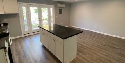 Building Photo - 433 S Fairview St