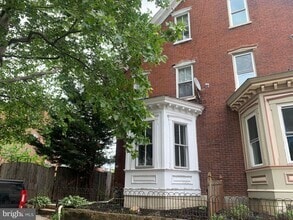 Building Photo - 270 N York St