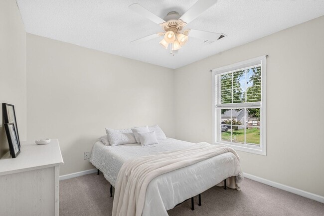 Building Photo - Spacious Living in the Heart of Quail Hill