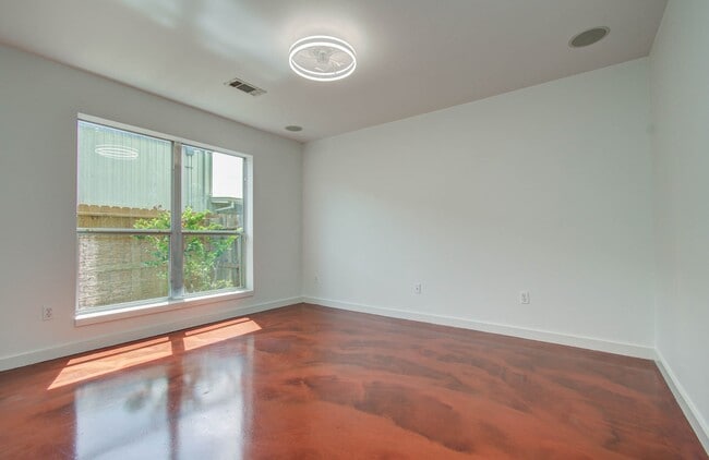 Building Photo - 3210 Yellowstone Park Dr