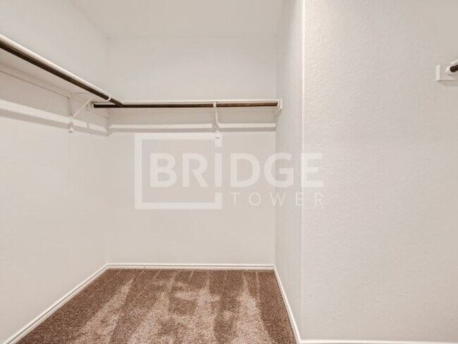 Building Photo - 2403 Lake Hls