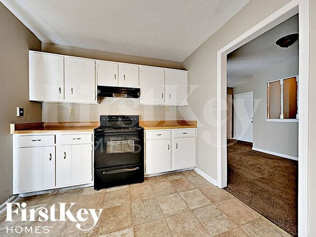 Building Photo - 6773 Rockbrook Dr
