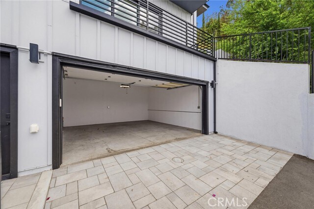 Building Photo - 6565 Pickwick St