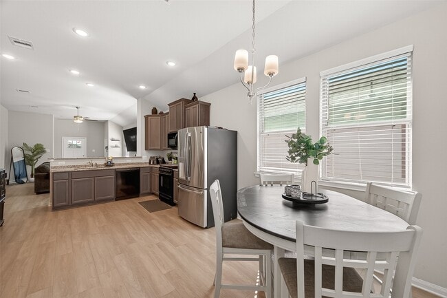 Building Photo - 8014 Barret Travis Ct