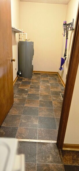 laundry Room - 107 N Roosevelt St