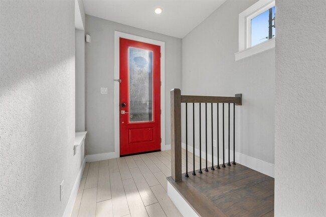 Building Photo - 6106 Clarkson Ln