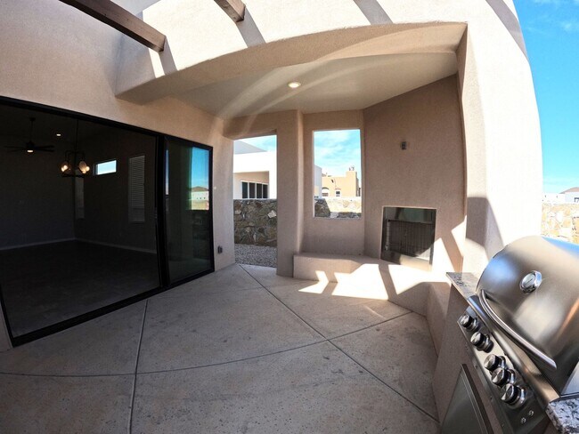 Building Photo - 3729 Santa Clarita Ave