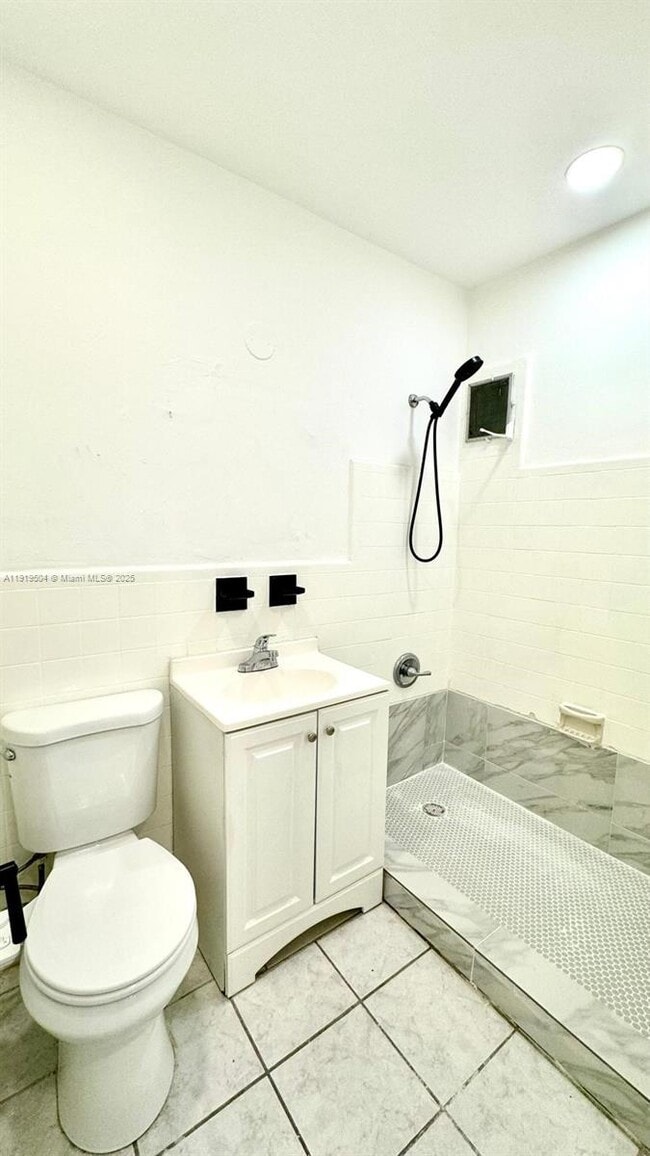 Building Photo - 17175 NE 19th Ave